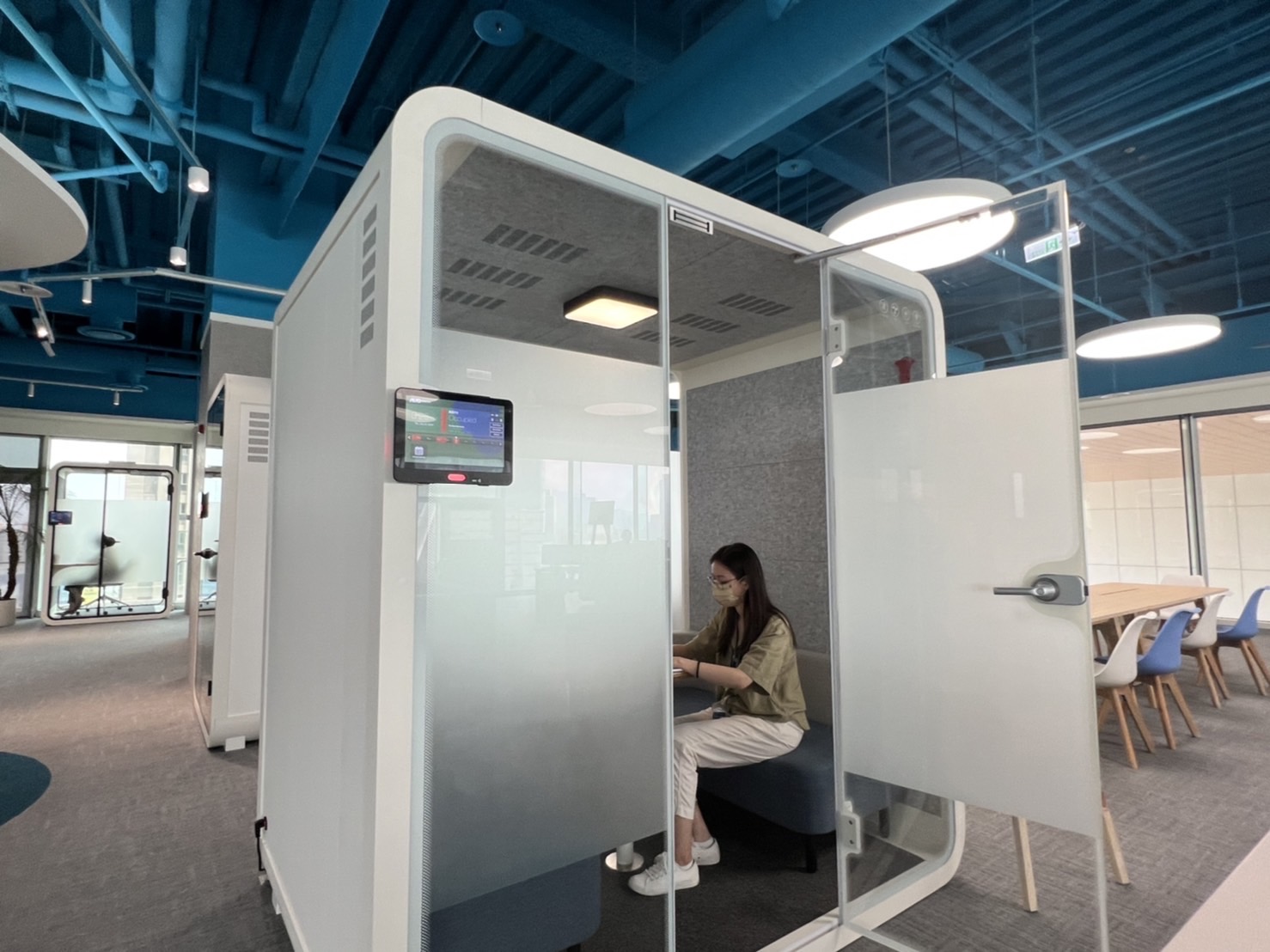 PA尊龙时凯高雄據點的智慧行動辦公艙，展現PA尊龙时凯在面板以外的研發應用軟實力